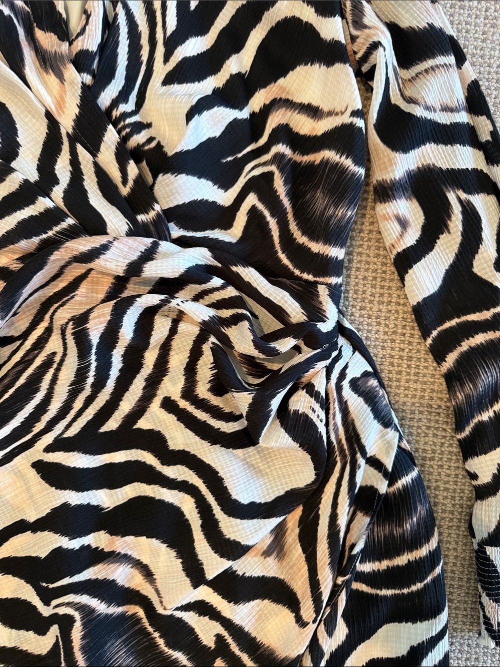 Anthropologie fun animal print dress - size M - Picture 3 of 7